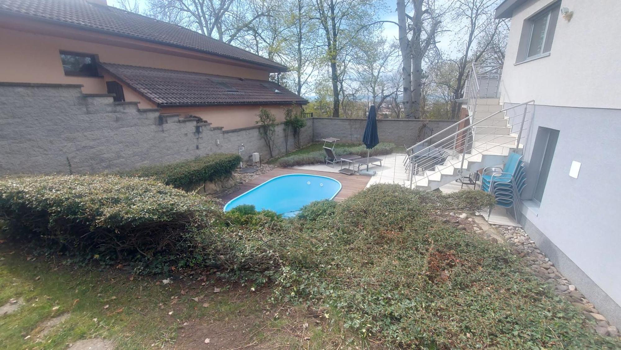 Dom Na Cervenej Vezi Villa Banka Exteriör bild