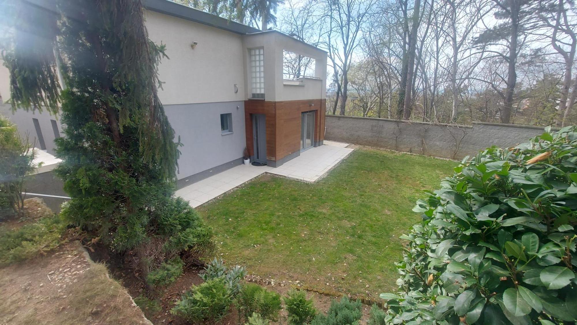 Dom Na Cervenej Vezi Villa Banka Exteriör bild