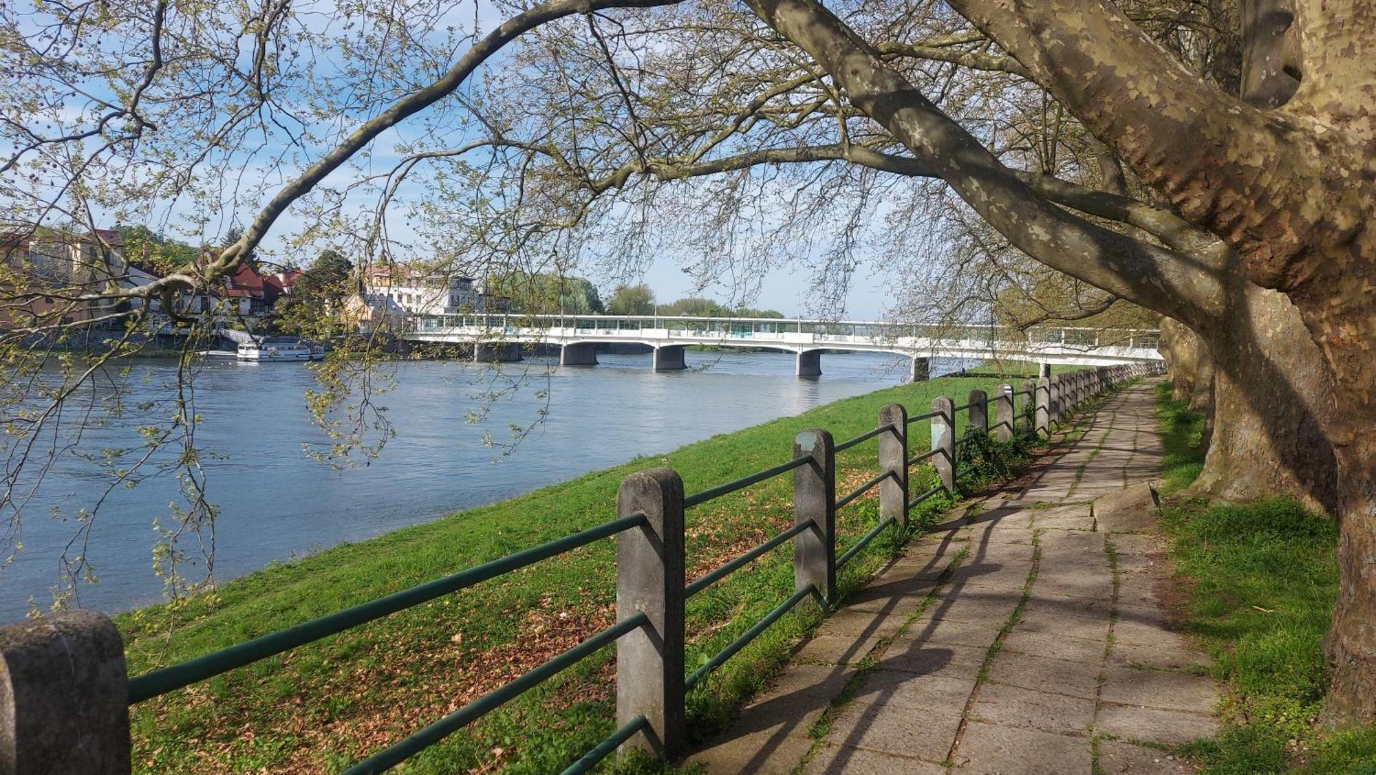 Dom Na Cervenej Vezi Villa Banka Exteriör bild